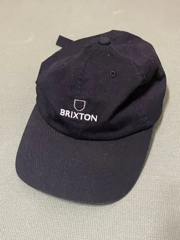 BRIXTON 블랙 캡 스트랩 백