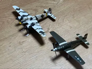 제2차 대전 미국군기 P-51B 머스탱, 독일군기 헨첼 HS-129 2기