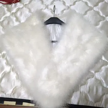 화이트 복슬복슬 숄
