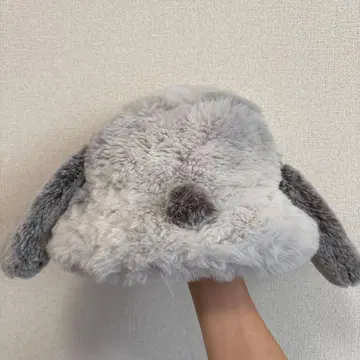 토끼 귀 달린 그레이 모자