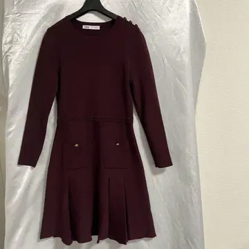 [ ZARA ] 숏 플리츠 니트 원피스 버건디