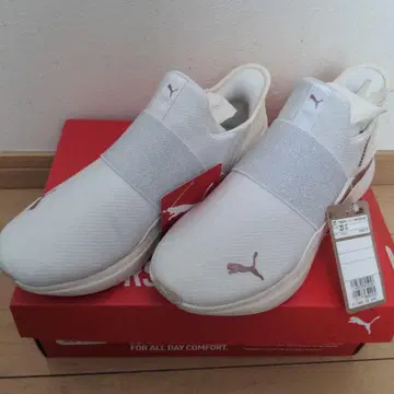 미사용 새상품 PUMA 화이트 SOFTRIDE 슬립온 23cm