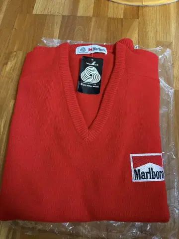 Marlboro 울 V넥 스웨터 레드