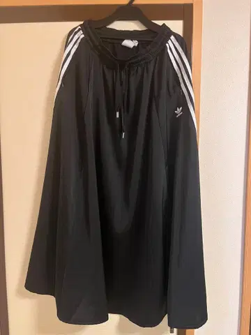adidas 블랙 플레어 스커트 L 사이즈