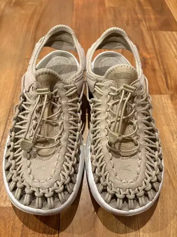 KEEN 베이지 메쉬 샌들 38, 24.5cm