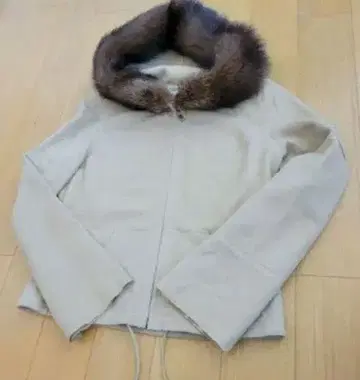 폭시 퍼 장식 캐시미어 후드티 르네