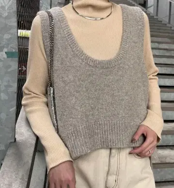 차오패닉 typy 깊은 U넥 라메 니트 베스트 그레이