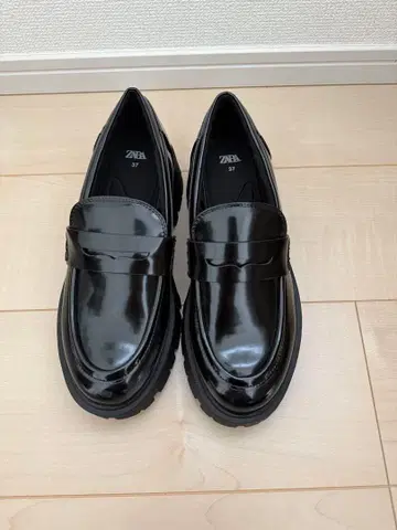 ZARA 블랙 로퍼 37