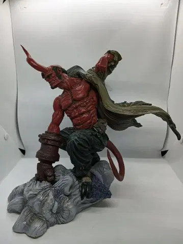 헬보이 피규어 포스터 포함 마이크 미니요라 테라다 카츠야 개봉 박스 있음