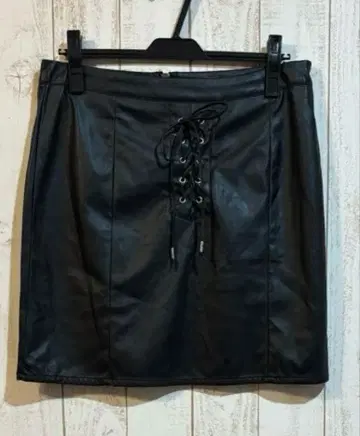 [ 새상품 미사용 ] 게스 GUESS 블랙 레이스업 가죽 타이트 스커트