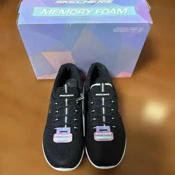 SKECHERS 메모리폼 블랙 스니커즈