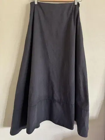 매디슨 블루 롱 플레어 스커트