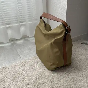 tout y est 올리브 그린 나일론 백