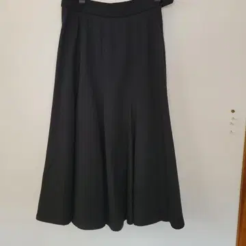 GRES 블랙 플레어 세미 롱 스커트 울 100