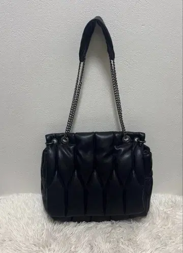 초극 새상품급 ZARA 퀼팅 숄더백 블랙 대용량