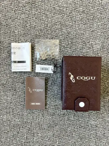 cogu italy 트라이앵글형 손목시계 실버 블랙