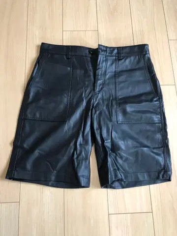 ZARA 자라 에코 가죽 하프 팬츠 블랙 사이즈 M 광택