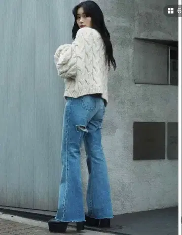 EVRIS 데미지 가공 블루 백 슬래시 플레어 데님 팬츠