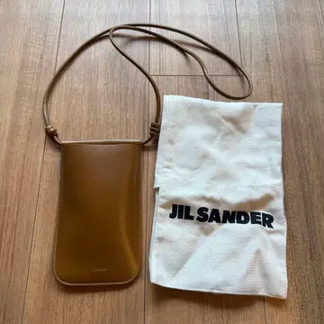 새상품급 JIL SANDER 카멜 가죽 스마트폰 숄더백
