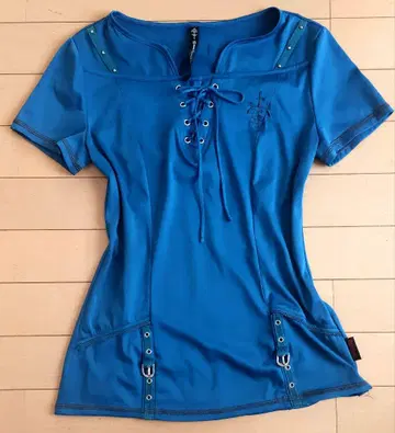 OZZ CROCHE 터콰이즈 블루 레이스업 티셔츠
