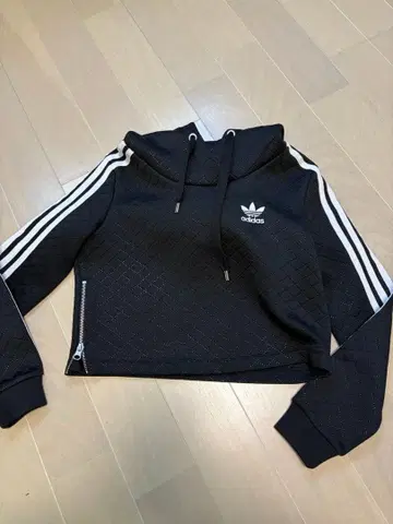 adidas 크롭 맨투맨 블랙 M