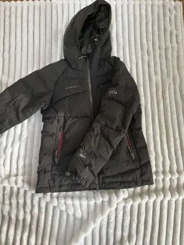 MAMMUT 블랙 계열 다운 자켓