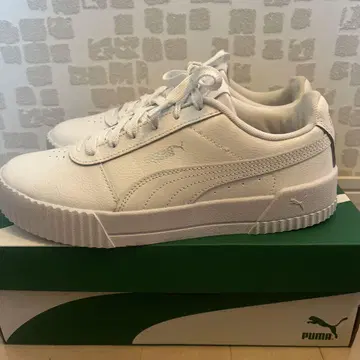 가격 인하 새상품 Puma 화이트 스니커즈