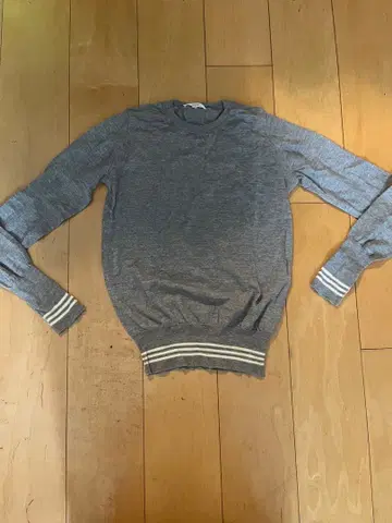 hyke 하이크 니트 얇은 소재 그레이