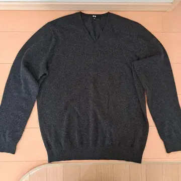 UNIQLO V넥 캐시미어 스웨터 XL