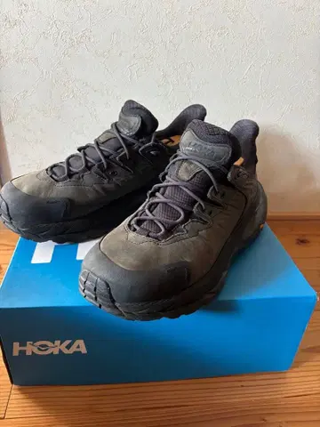 HOKA 아웃도어 신발 다크 그레이