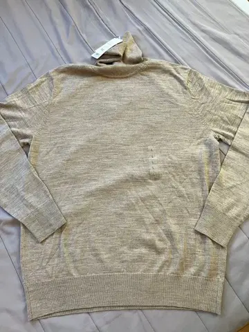 미사용 유니클로 L 베이지 터틀넥 엑스트라 파인 메리노 울
