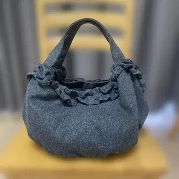 멜로즈 클레르의 펠트 백
