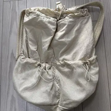 아이보리 메쉬 백팩