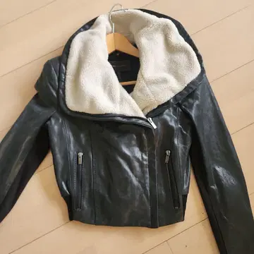 BCBGMAXAZRIA 6만엔 블랙 천연 가죽 가죽 자켓 XS 새상품