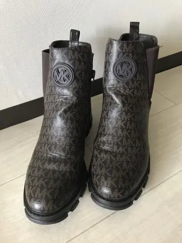 마이클코어스 사이드 고어 부츠 23cm 다크 브라운 숏부츠