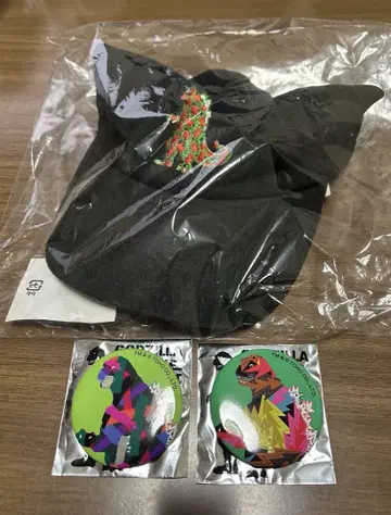 고질라 탄생 70주년 기념 고질라 아트전 굿즈*캡 & 캔뱃지 2개