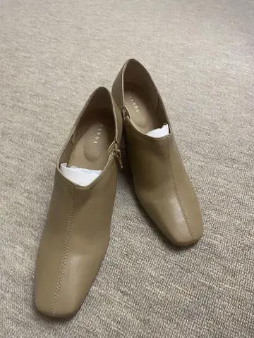 RANDA 베이지 앵클부츠 하이힐
