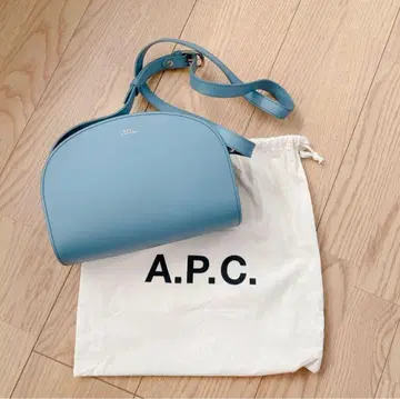 A.P.C. 아페쎄 하프문 백 블루
