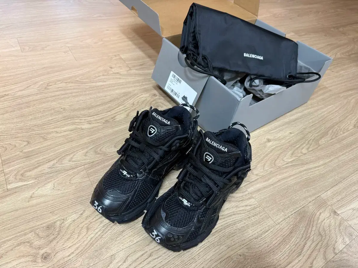 Balenciaga New Runner all black 36