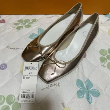 새상품 쿠미쿄쿠 골드 리본 포함 펌프스 23cm 플랫슈즈