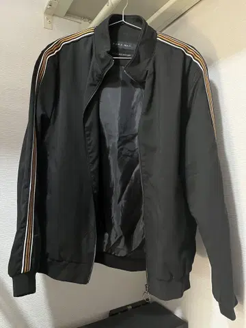 ZARA MAN 블랙 스트라이프 자켓