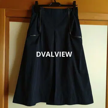 DUAL VIEW 네이비 타프타 소재 스커트