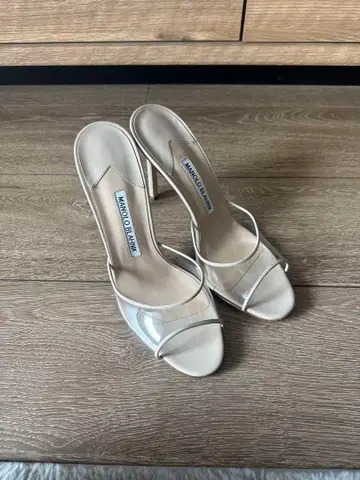 미사용 마놀로 블라닉 론 헤르만 별주 샌들 38