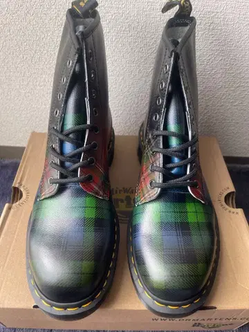 닥터마틴 미사용 새상품 타탄 체크 29cm