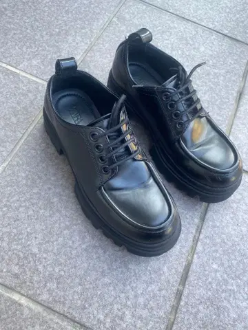 ZARA 블랙 로퍼 가죽 부츠