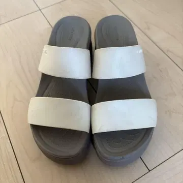 crocs 웨지 샌들 화이트 그레이