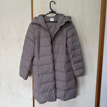 그레이 후드 부착 다운 자켓