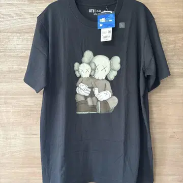 Kaws T셔츠 L 사이즈