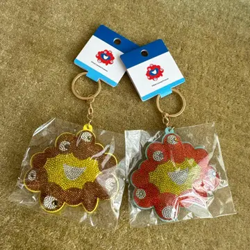 만박 한정판 미야쿠미야쿠 큐빅 키링 2개 세트