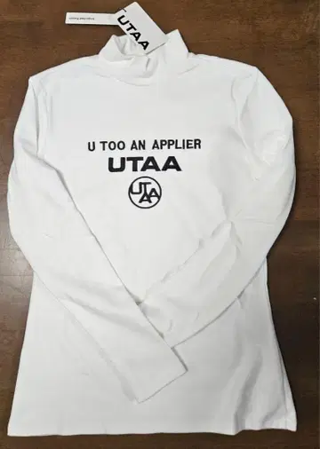 무료배송/미사용 새상품 유명 브랜드 UTAA 터틀넥 화이트 기모